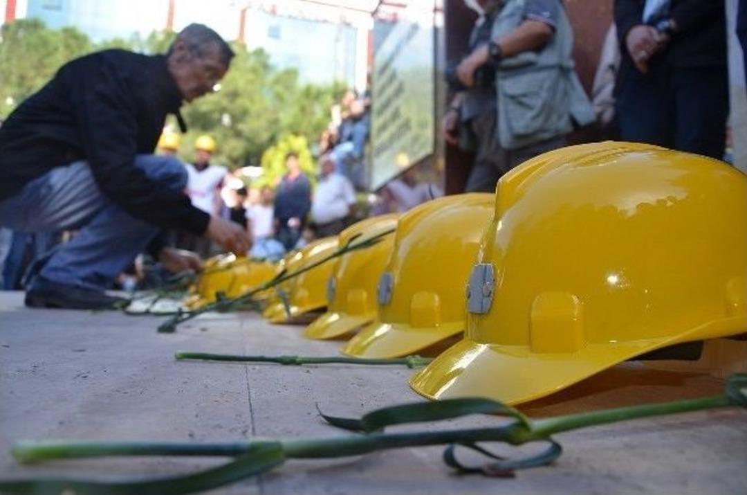 Soma'da İş&ccedil;ilerden Sessiz Anma Y&uuml;r&uuml;y&uuml;ş&uuml;