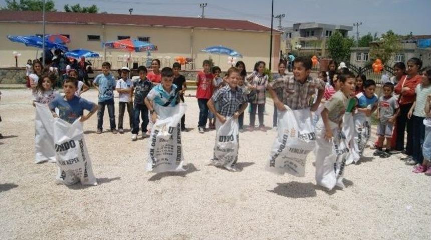 Bilgi Evleri &Ouml;ğrencilerinden Karne Şenliği