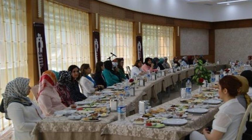 Adıyaman&rsquo;daki G&ouml;n&uuml;l El&ccedil;ileri Dernek Kurdu