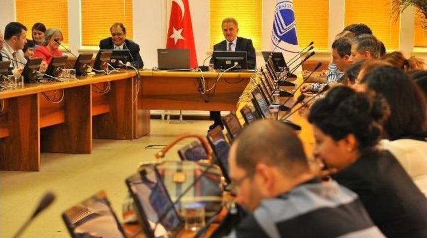 Prof. Dr. Nanda&rsquo;ya Onursal Doktora Verildi