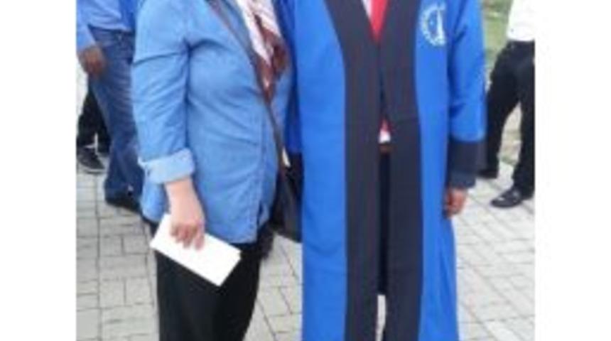 &Uuml;niversiteyi 60 Yaşında Bitirdi