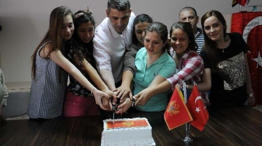 Boşnaklar Karadağ Bağımsızlık G&uuml;n&uuml;&rsquo;n&uuml; Kutladı