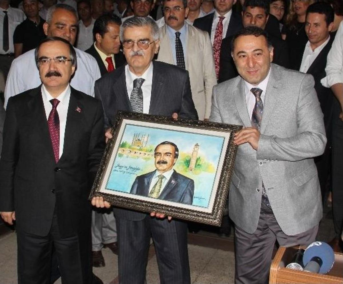 Valilik &Ccedil;alışanlarından Vali Coş'a Veda Yemeği