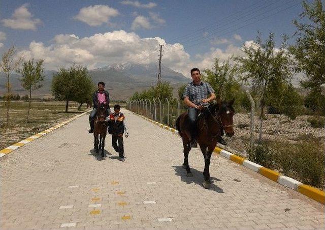 Sultansazlığı, Binicilik Meraklılarını Bekliyor 2