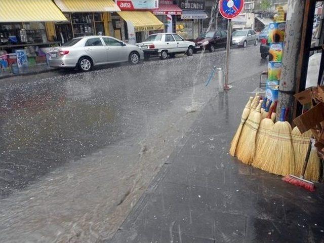 Dolu Ve Yağmur Vatandaşlara Zor Anlar Yaşattı