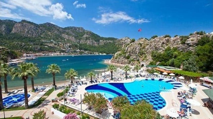 G&uuml;neşlenirken Kalp Krizi Ge&ccedil;iren Rus Turist Kurtarılamadı