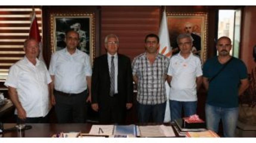 Başkan Selvitopu'na Sendikacı &Ouml;vg&uuml;s&uuml;