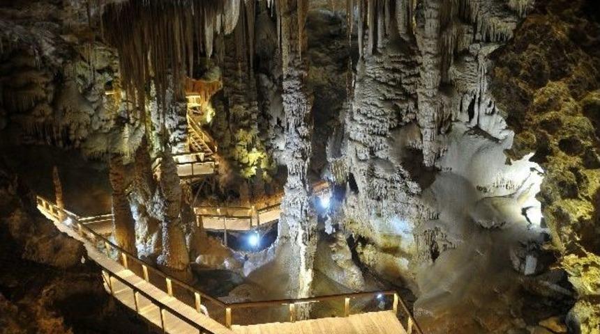 Karaca Mağarasına Turist İlgisi