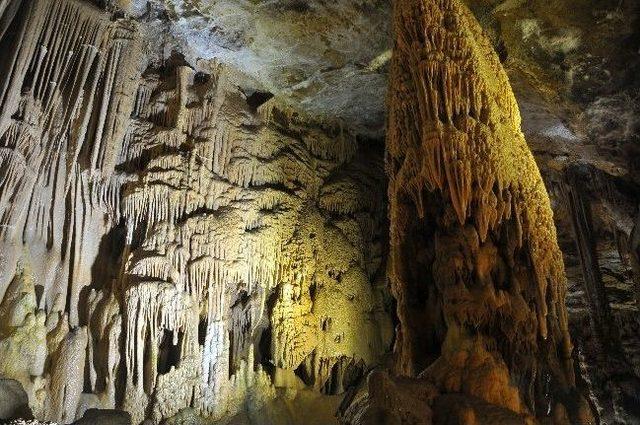 Karaca Mağarasına Turist İlgisi 2