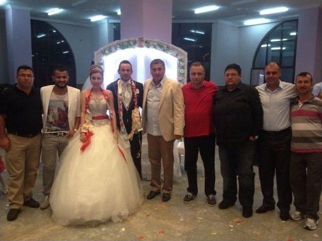 Trib&uuml;nde Başlayan Evlenme Teklifi Mutlu Bitti 2