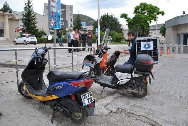 G&uuml;neşle &Ccedil;alışan Motosiklet Yaptı 1