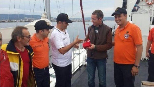 Bayrağı Yıpranan Yata Yeni Bayrak 3