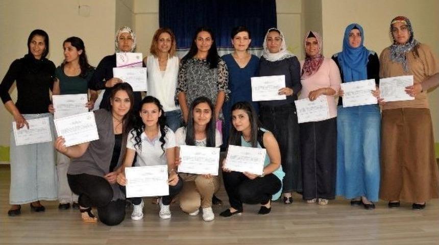&lsquo;&ccedil;ocuk Bakım Elemanı&rsquo; Kursunu Tamamlayan Kursiyerler Sertifikalarını Aldı