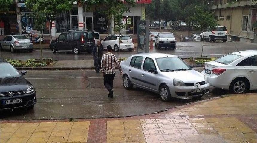Gaziantep&rsquo;te Etkili Olan Sağanak Yağmur Korkuttu