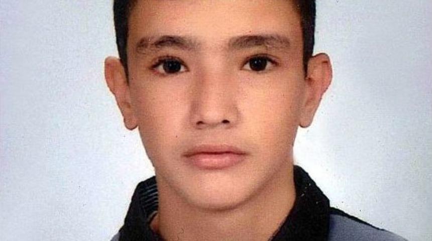 (&ouml;zel Haber) Motosikletli Gen&ccedil;ler Domuz S&uuml;r&uuml;s&uuml;ne &Ccedil;arptı: 1 &Ouml;l&uuml;, 1 Yaralı