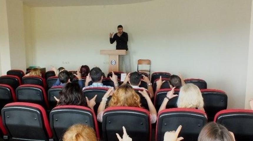 Sakarya İl Sağlık M&uuml;d&uuml;rl&uuml;ğ&uuml; Personeline İşaret Dili Eğitimi Verilmeye Başlandı