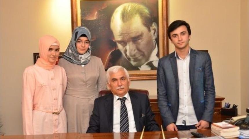 Vali Alimoğlu Başarılı &Ouml;ğrencileri Kabul Etti