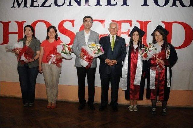 Denizli Anadolu Lisesi Öğrencilerinin Mezuniyet Sevinci