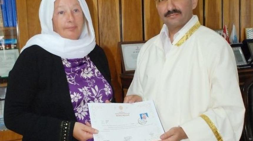 Kuran-ı Kerimden Etkilenip M&uuml;sl&uuml;man Oldu