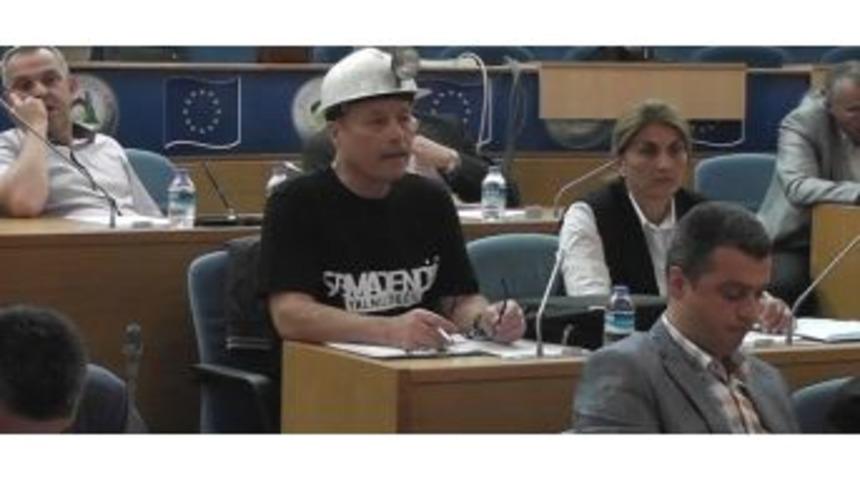 Katırcıoğlu Meclis Toplantısına Baret Ve &Uuml;zerinde Soma Yazılı Tiş&ouml;rt İle Katıldı