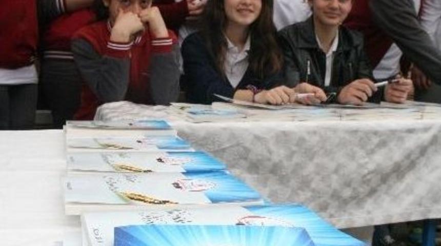 İsmetpaşalı Minik Yazarlar Kitaplarını İmzaladı