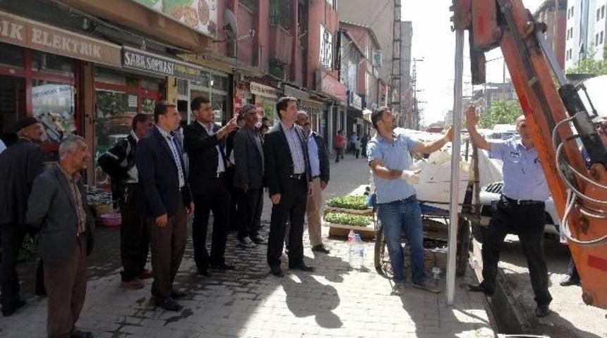 Y&uuml;ksekova Şehir Merkezindeki Trafik Problemi Gideriliyor