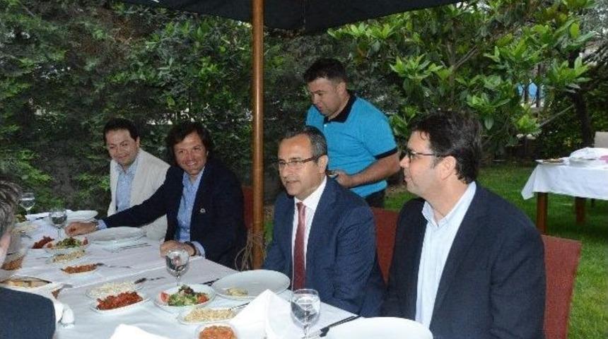 Denib &Uuml;yeleri Vali Demir&rsquo;le Yemekte Buluştu
