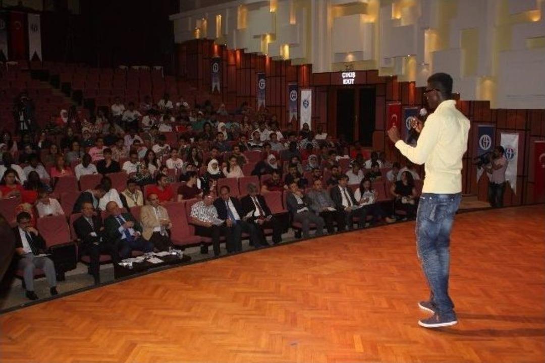 Bosna Hersekli &Ouml;ğrenci &lsquo;savaş&rsquo; Konulu T&uuml;rk&ccedil;e Tiyatrosuyla B&uuml;y&uuml;k Alkış Aldı