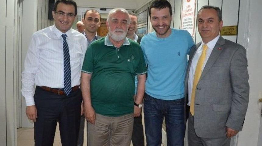 Sanat&ccedil;ı Sinan &Ouml;zen'den &Ccedil;ayeli Belediye Başkanı Dr. Atilla Esmen&rsquo;e Ziyaret