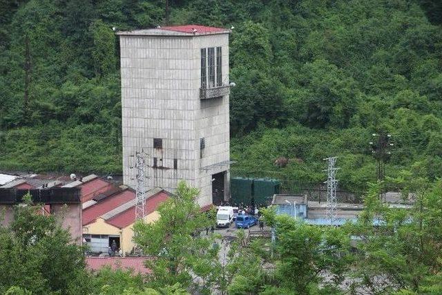 Göçük Altında Kalan İşçi Sağ Kurtarıldı