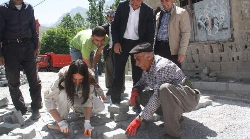 Eş Başkanlar &Ccedil;alışmaları Denetledi, Parke Taşı D&ouml;şedi