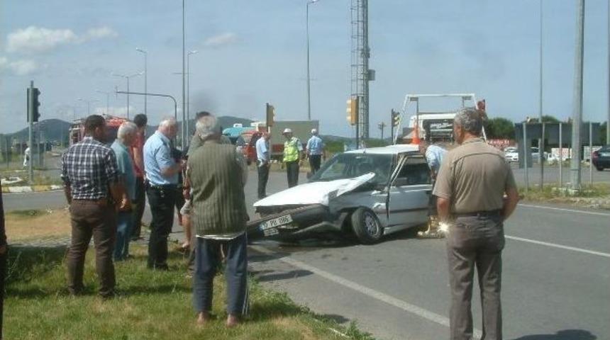 Burhaniye&rsquo;de Trafik Kazası: 2 Yaralı