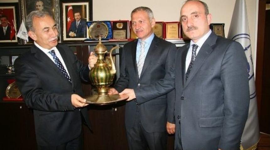 Vali B&uuml;y&uuml;k&rsquo;ten S&uuml;leyman Dişli&rsquo;ye Veda Ziyareti