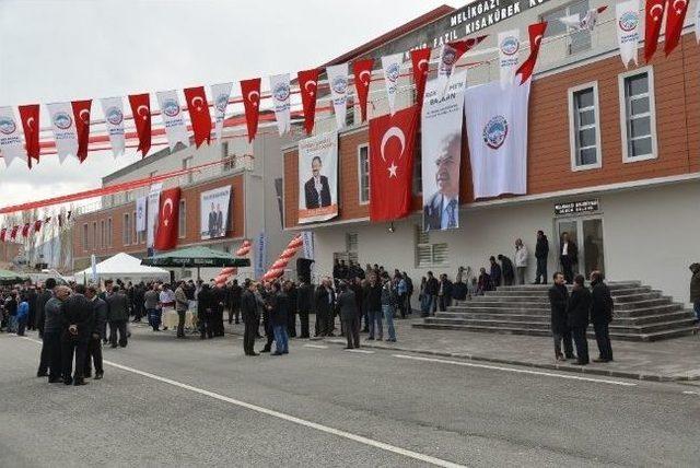 Mutlu Günlerin Adresi Belli