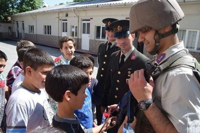 Öğrenciler Jandarmanın Misafiri Oldu