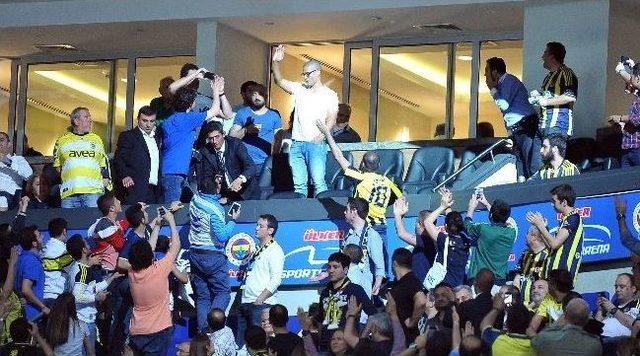 Alex De Souza dan Fenerbah&ccedil;e &Uuml;lker e Destek 1