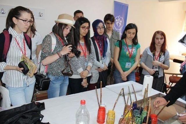 Romanyalı &Ouml;ğrencilerden Gen&ccedil;lik Merkezi Ziyareti 2