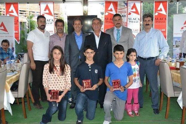 Başarılı Tekvandocular &Ouml;d&uuml;llendirildi 1