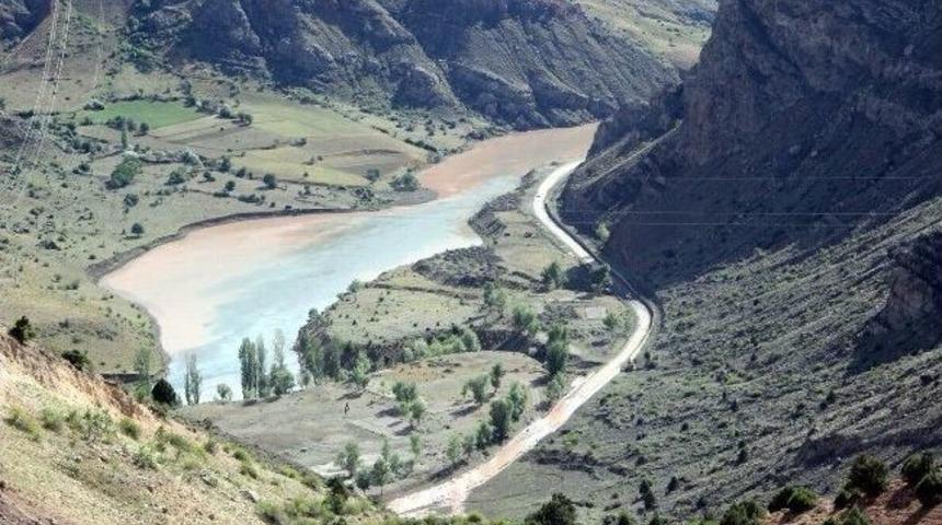 Sivas&rsquo;ta Yağan Yağmurda Menfeze Sığınan Kadın Sele Kapıldı