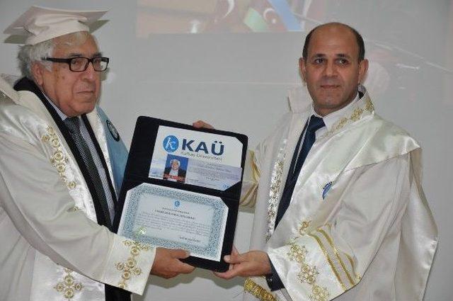 Kaü’den Azerbaycan Yazarlar Birliği Başkanına Fahri Doktora Diploması