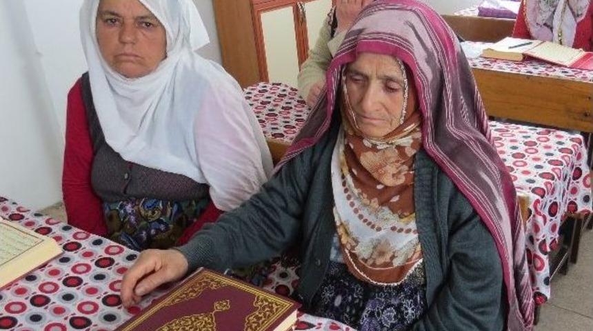 90 Yaşında Kur&rsquo;an-ı Kerim Okumayı &Ouml;ğrendi