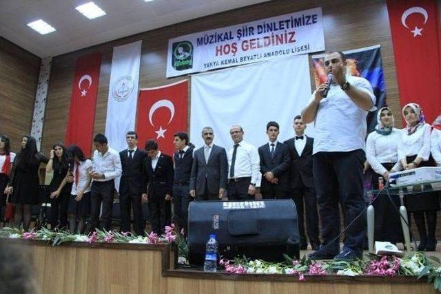 Yahya Kemal Beyatlı Anadolu Lisesi'nden Şiir Dinletisi