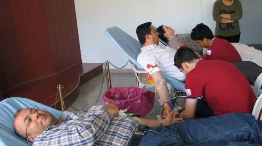 Afad Personeli Kan Bağışında Bulundu