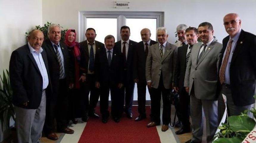 Uşak&rsquo;ta Siyaset Bir Kenara Bırakıldı