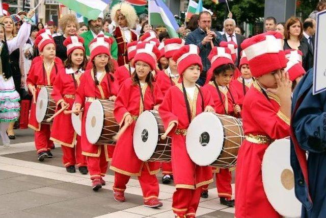 Eskişehir'de 'türk Dünyası Bilim Olimpiyatları' Yürüyüşü