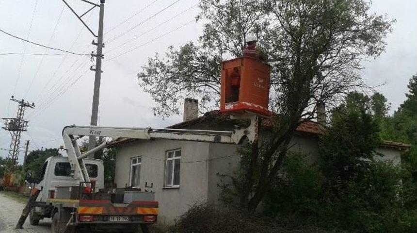 Elektrik Arızasına Yol A&ccedil;an Ağa&ccedil;lar Budandı