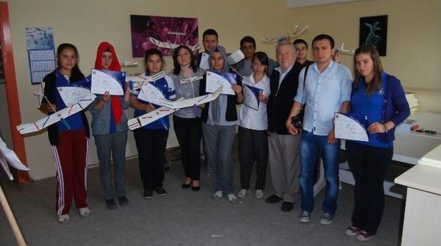 Kula'da Model U&ccedil;ak Kursu Sona Erdi