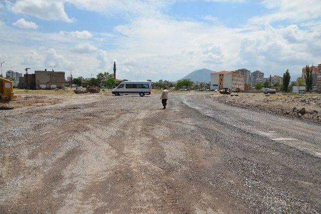 Gülük Ve Şehit Nazımbey Mahallelerine Yaya Yolu Ve Otopark Yapılacak