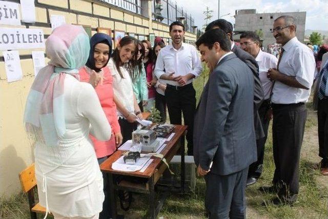 Nene Hatun Kız Teknik Ve Meslek Lisesi’nde Kep Atma Töreni