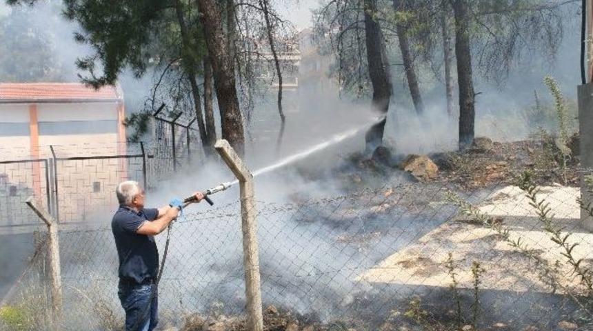Marmaris&rsquo;te Şiddetli Lodos Yangına Yol A&ccedil;tı